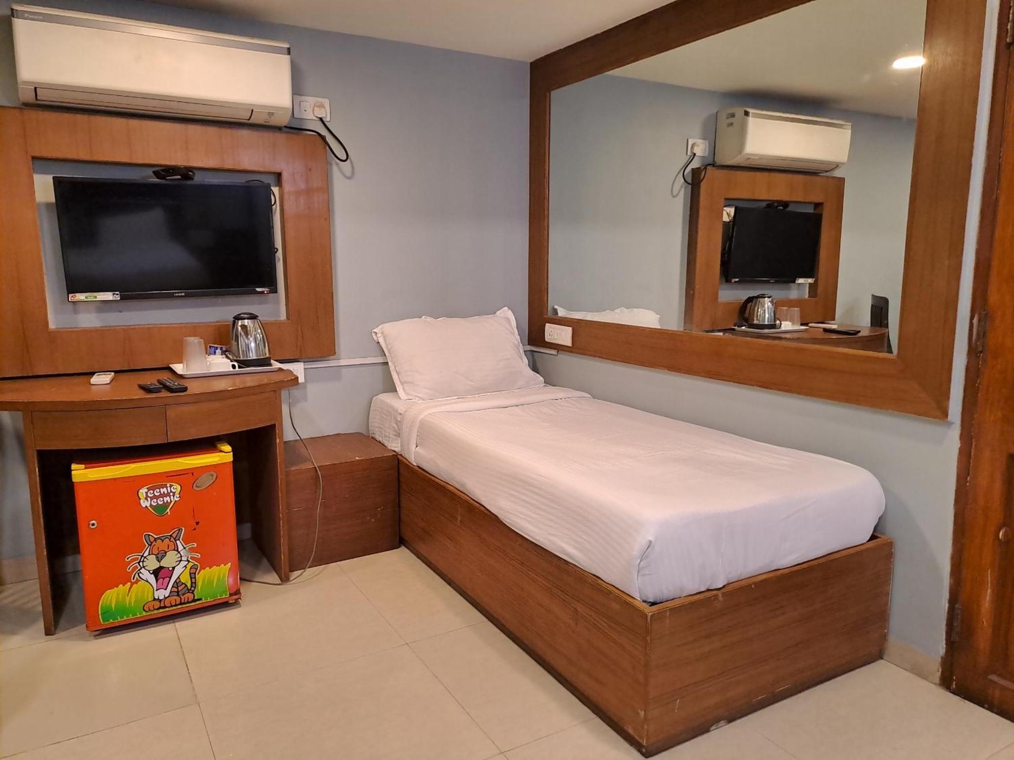 Hotel Cruz Royale Mumbai Dış mekan fotoğraf